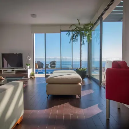 Privileged House With Fantastic Surroundings Canico (Madeira)